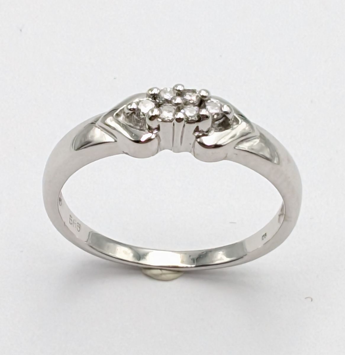 Ring i Hvit Gull med Diamanter